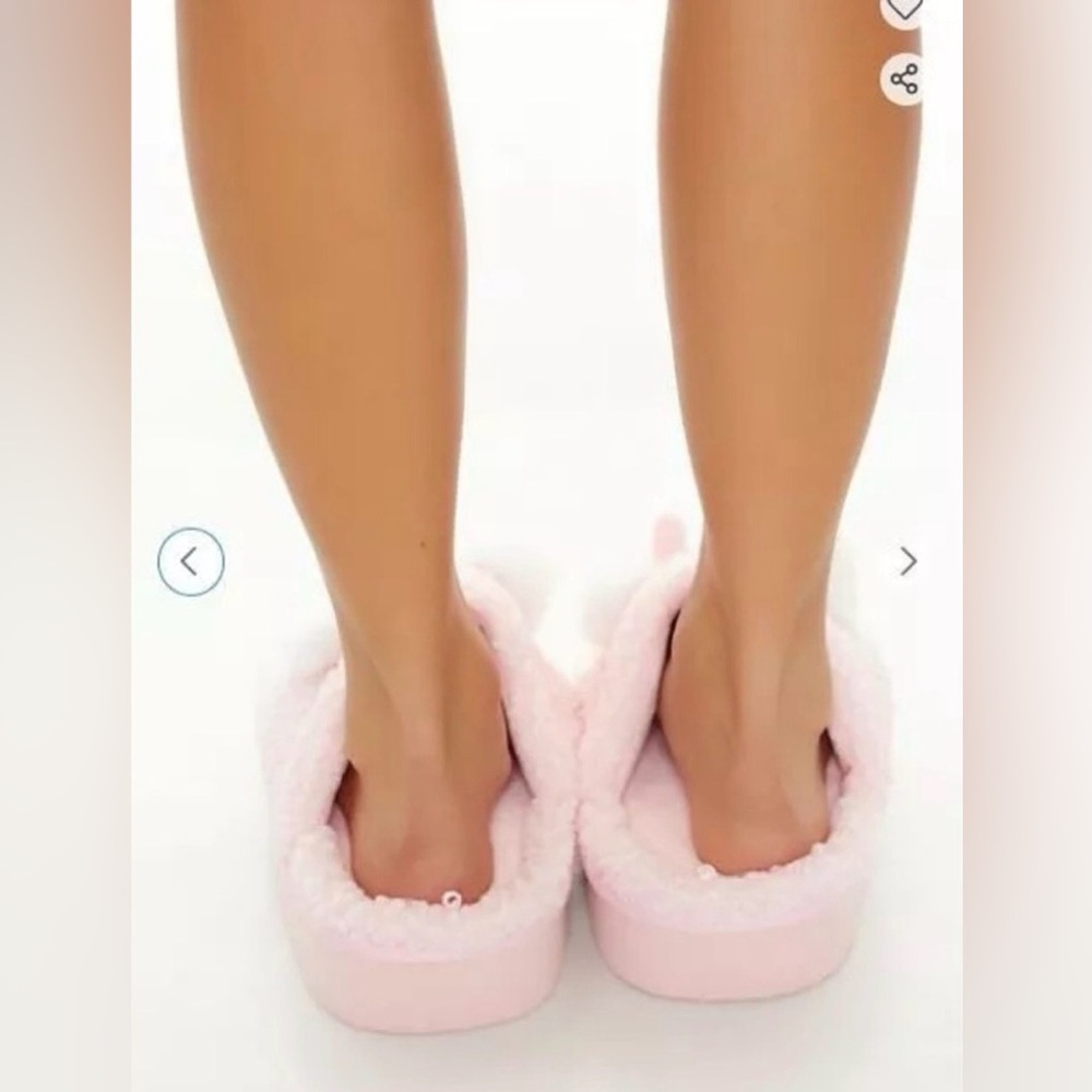 Hello Kitty x Forever 21 Slippers M Pink
Multi NWT Sanrio - Picture 3 of 9